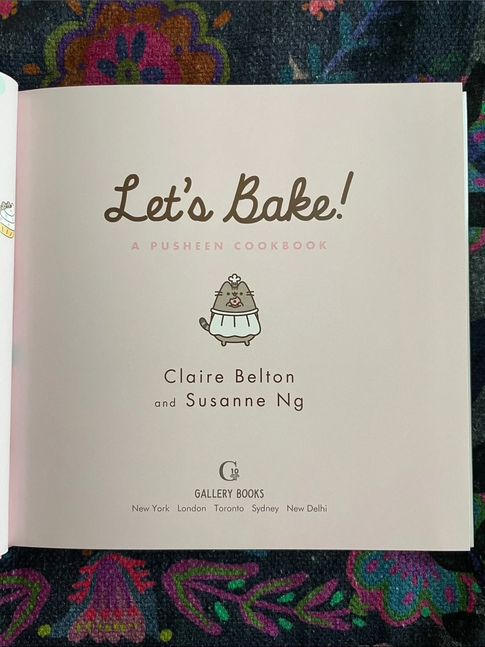 Pusheen Let's Bake! Cookbook - Pink Pastel Pastries Cakes 🧁 New Recipes Kawaii
